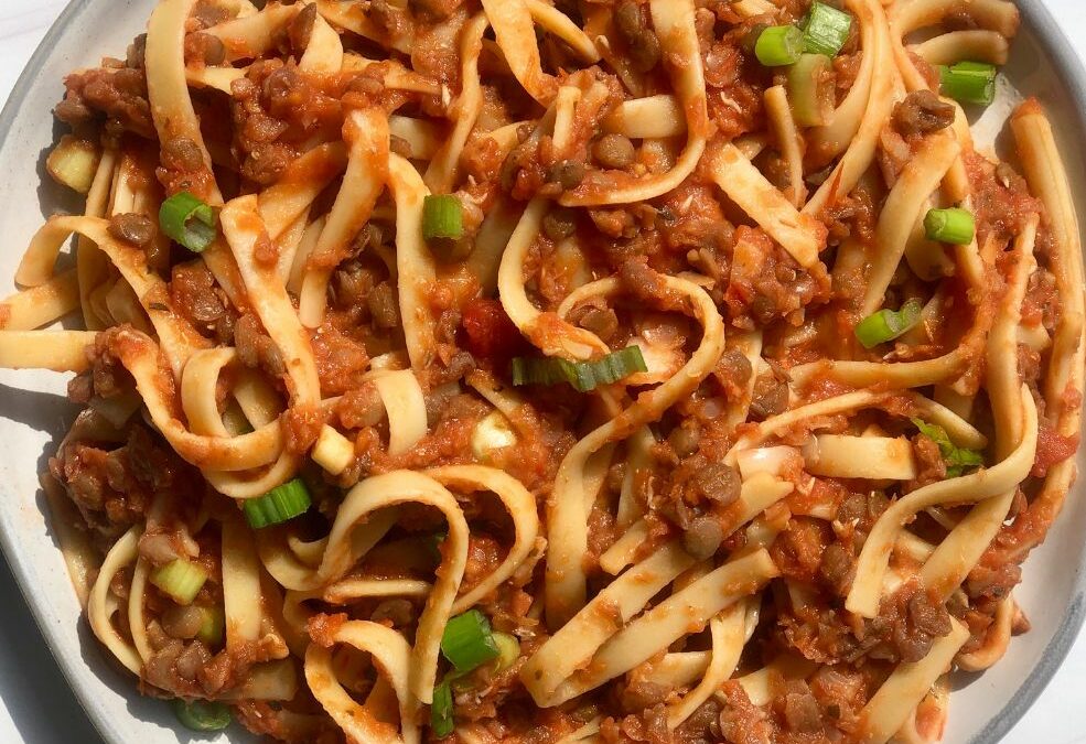 5-Ingredient Vegan Bolognese with Lentils: Quick and Easy Comfort Food