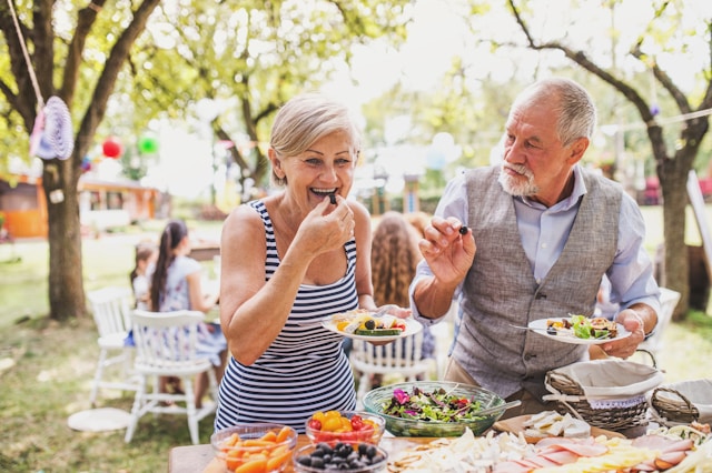 diabetes-nutrition-mississippi Person with diabetes enjoying a healthy picnic outdoors, balancing blood sugar with mindful eating.