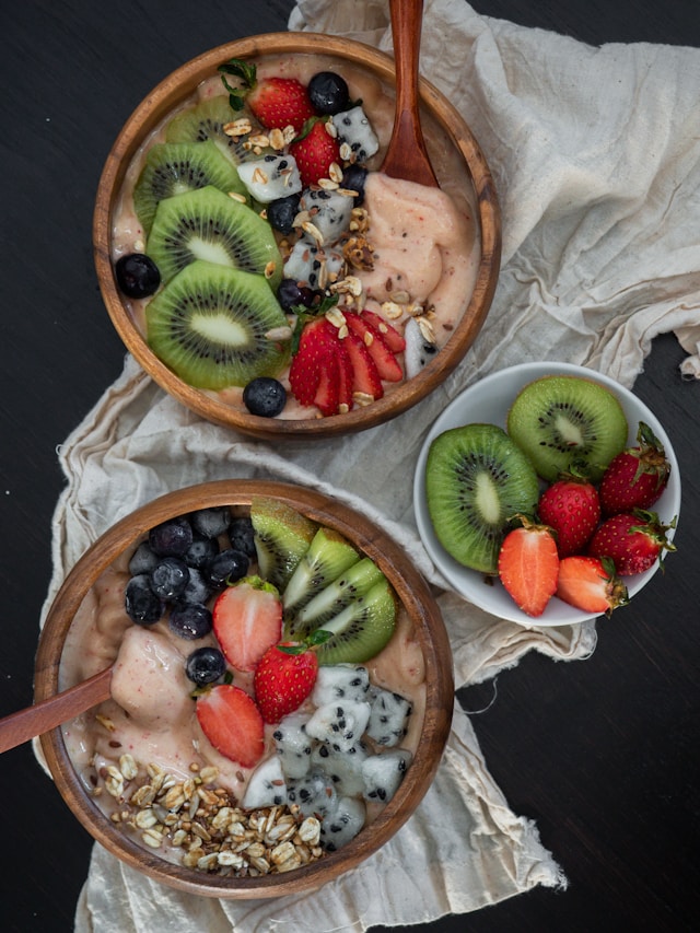 healthy-eating Colorful plate of whole foods rich in fiber, healthy fats, and antioxidants—supporting digestive health, hormone balance, and metabolic health.
